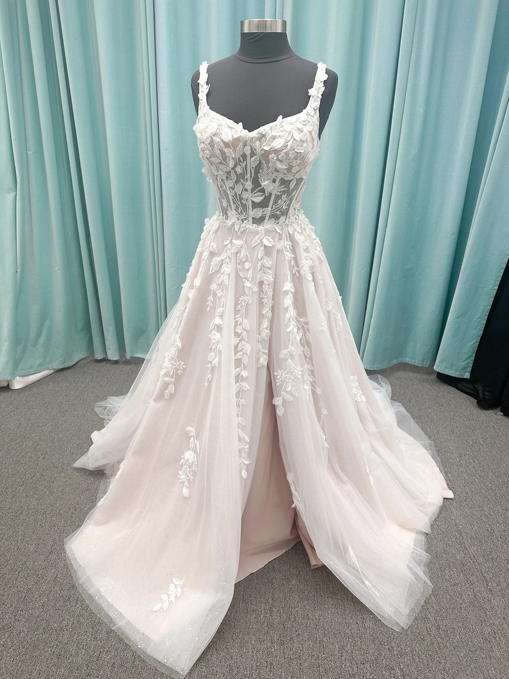 Shimmering Tulle A-line Wedding Dress with Cascading Floral Appliques Sz 12